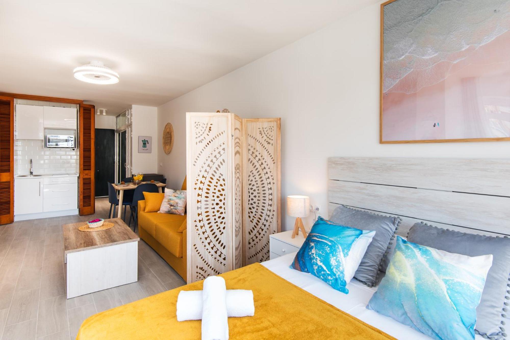 Bajondillo Beach, Large Loft With Intense Sun Apartamento *